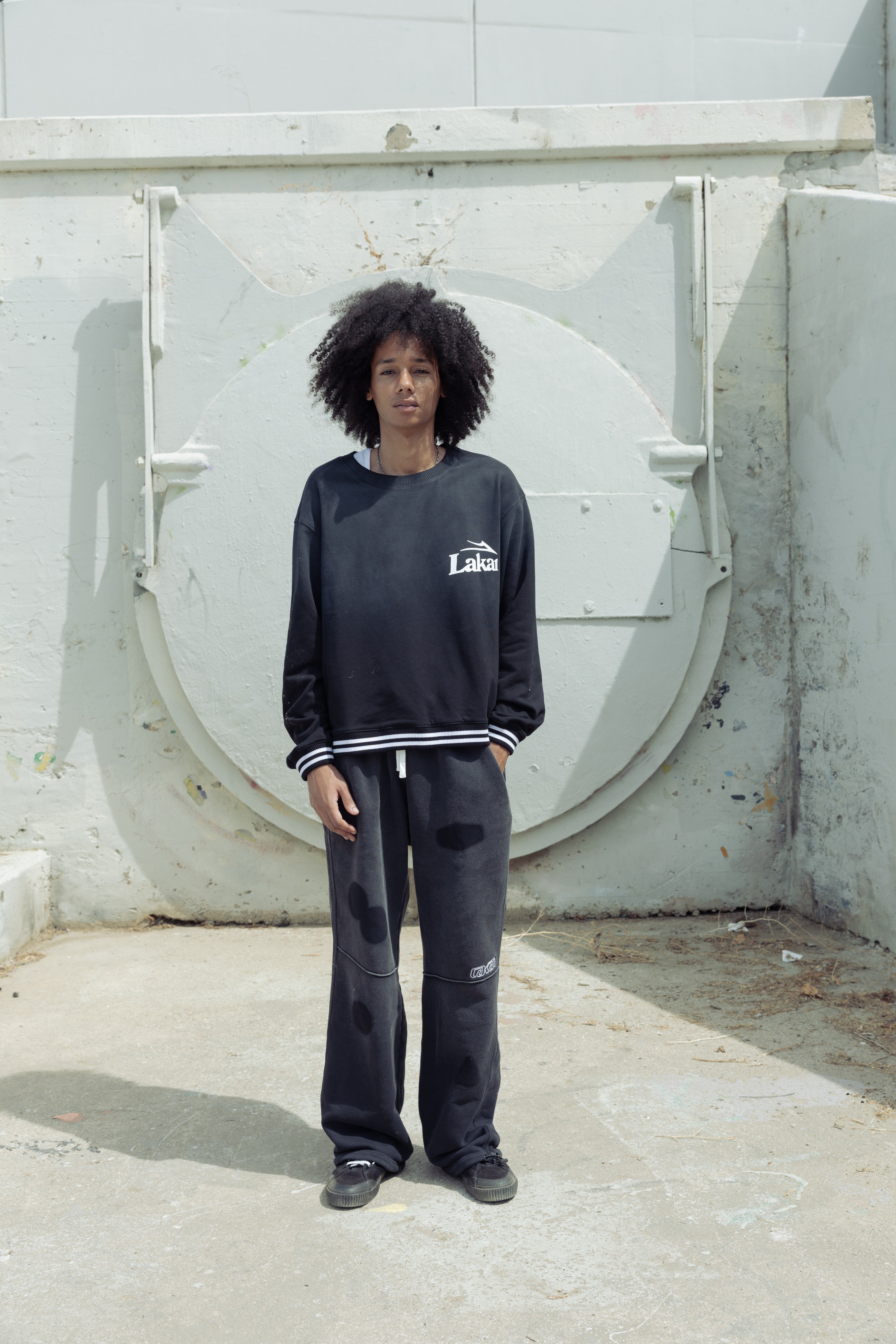 lakai-classic-oversized-sunfaded-crewneck-black image 2