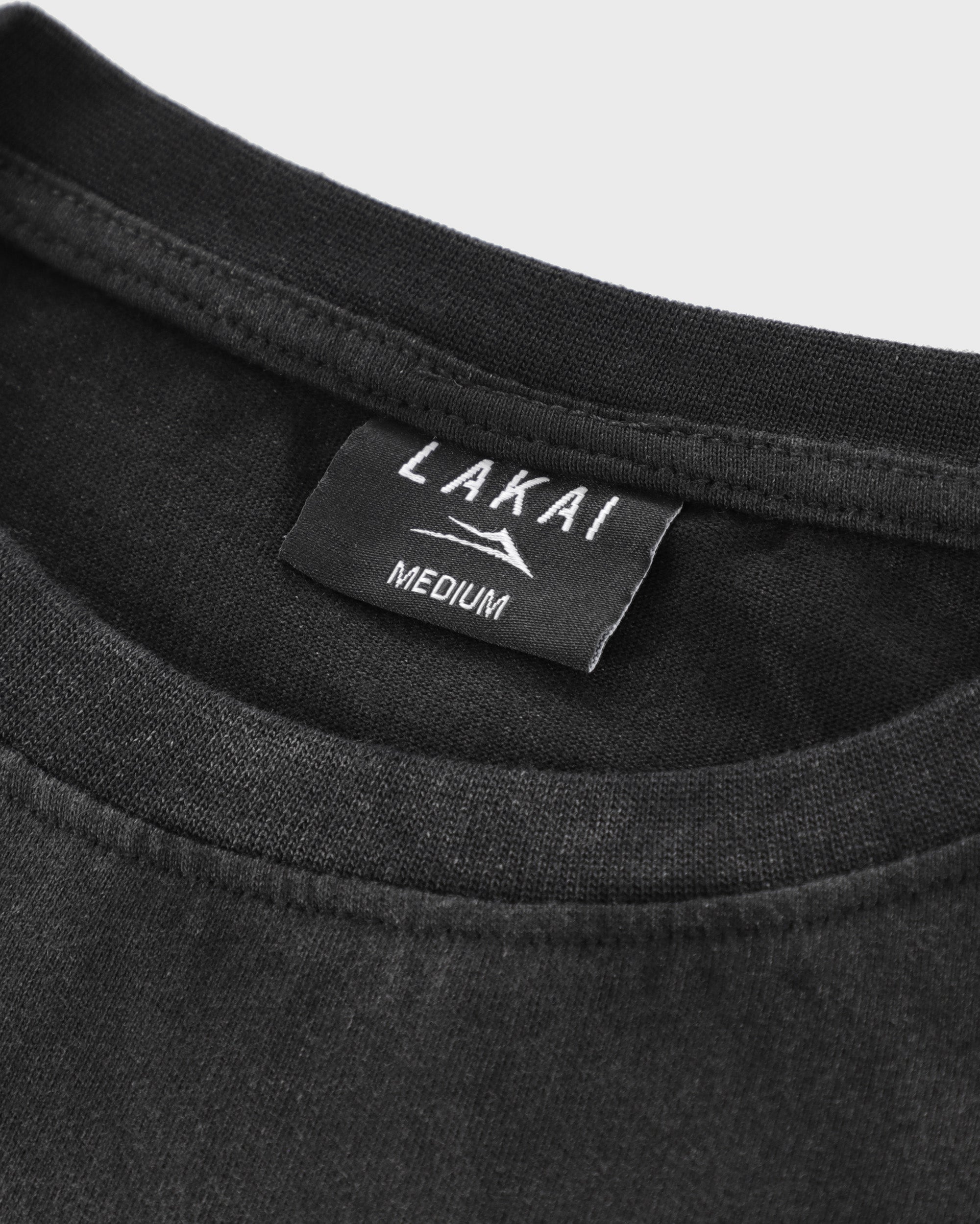 lakai-sunfaded-cropped-boxy-tee-black-t-shirt-schwarz-boxy image 4
