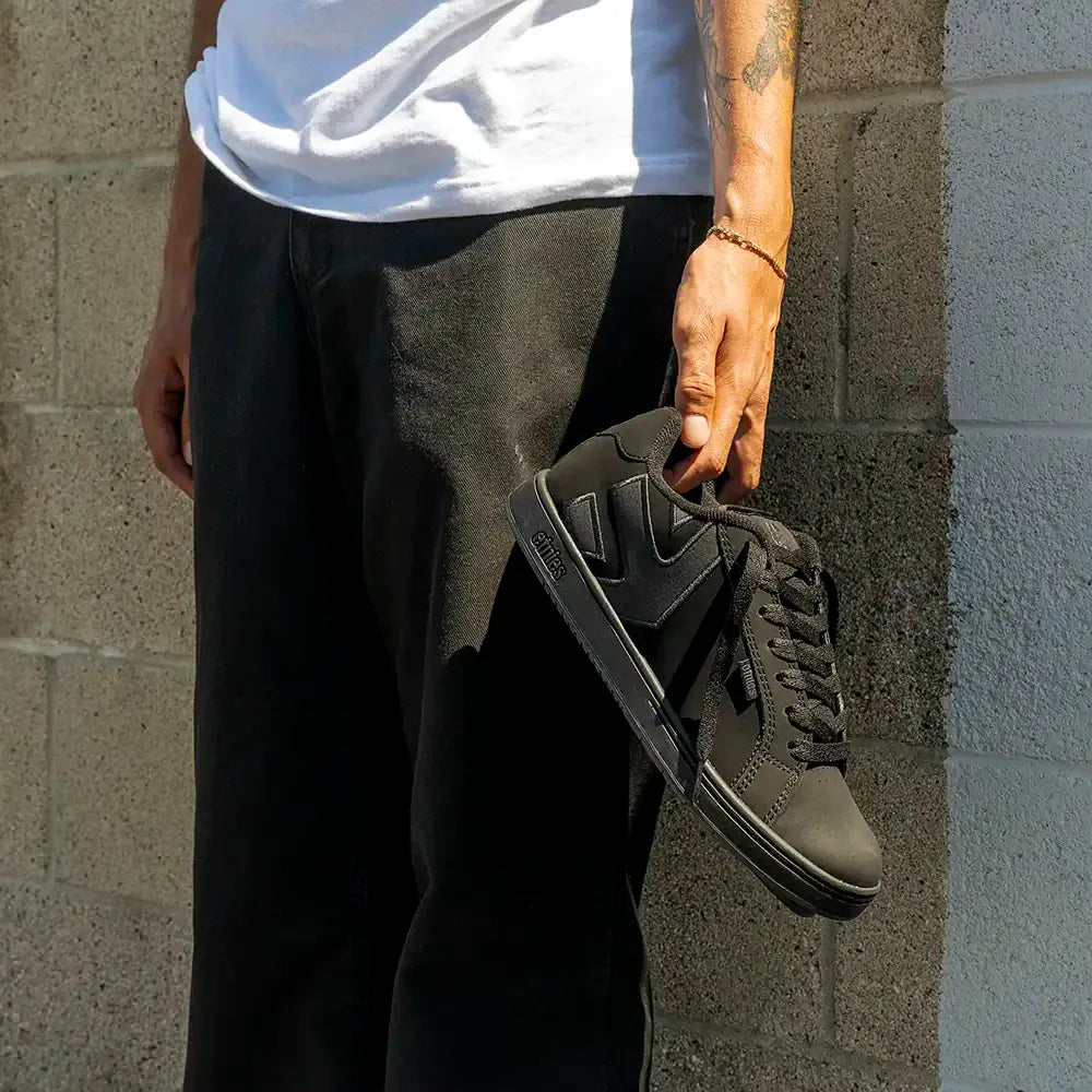 etnies-fader-skate-sneaker-black-raw-suede image 7