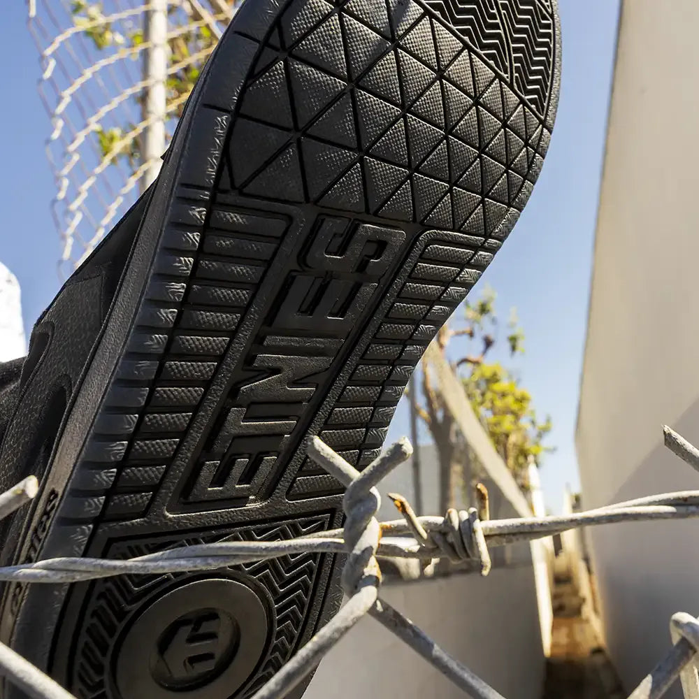 etnies-fader-skate-sneaker-black-raw-suede image 8
