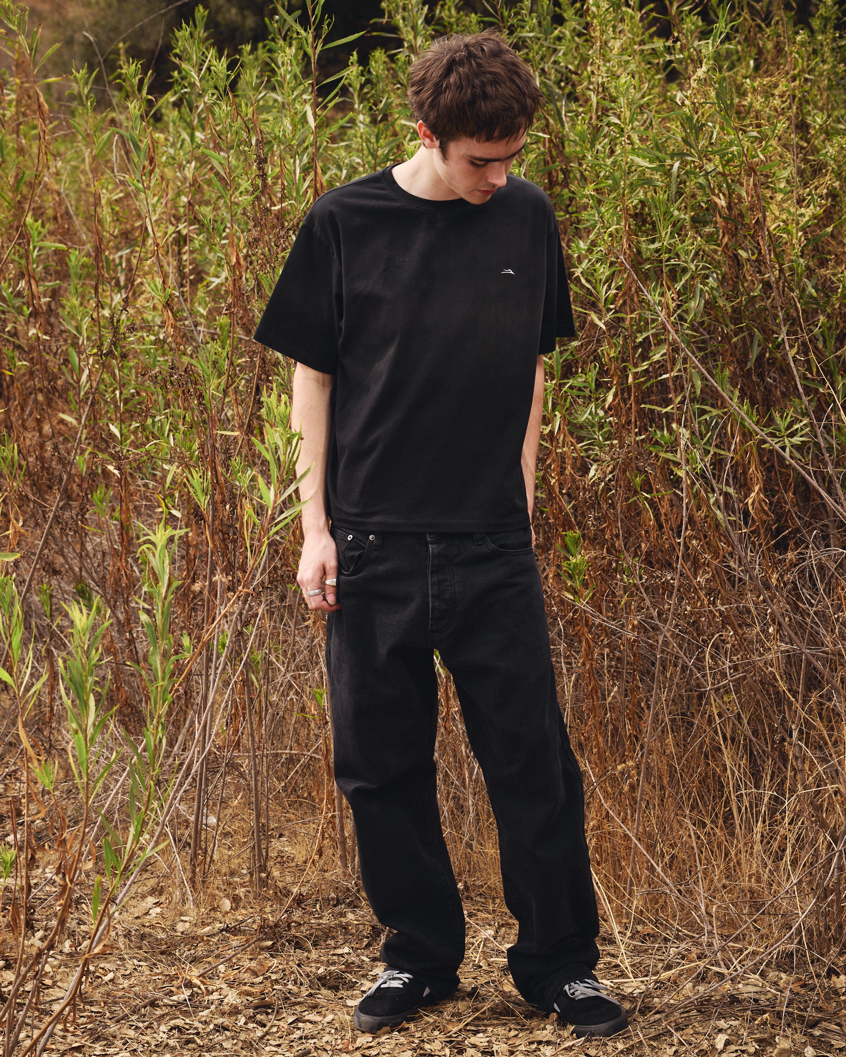 lakai-sunfaded-cropped-boxy-tee-black-t-shirt-schwarz-boxy image 2