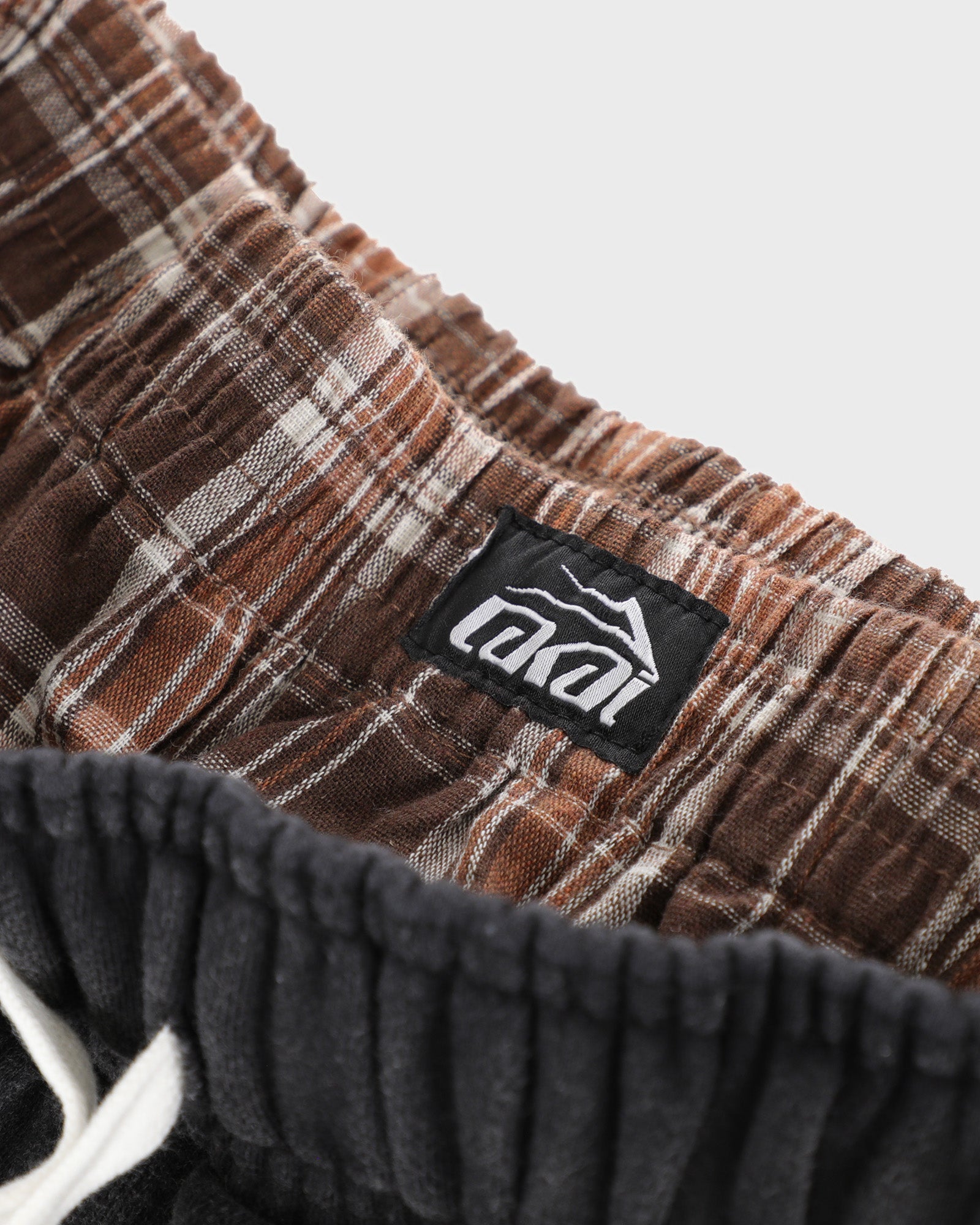 lakai-double-waisted-sunfaded-sweatpants-schwarz image 4
